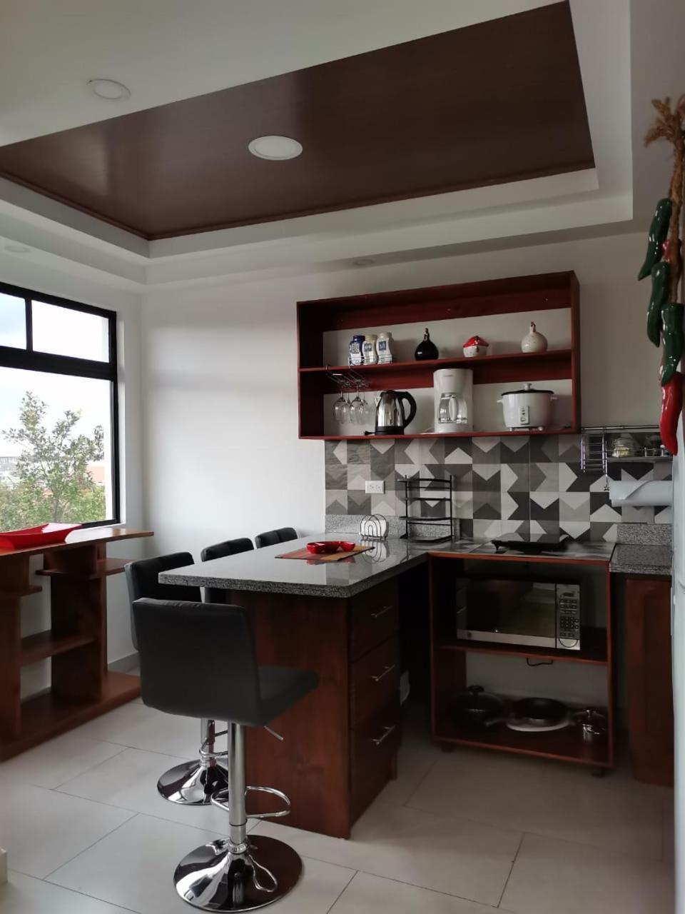 935 * San José